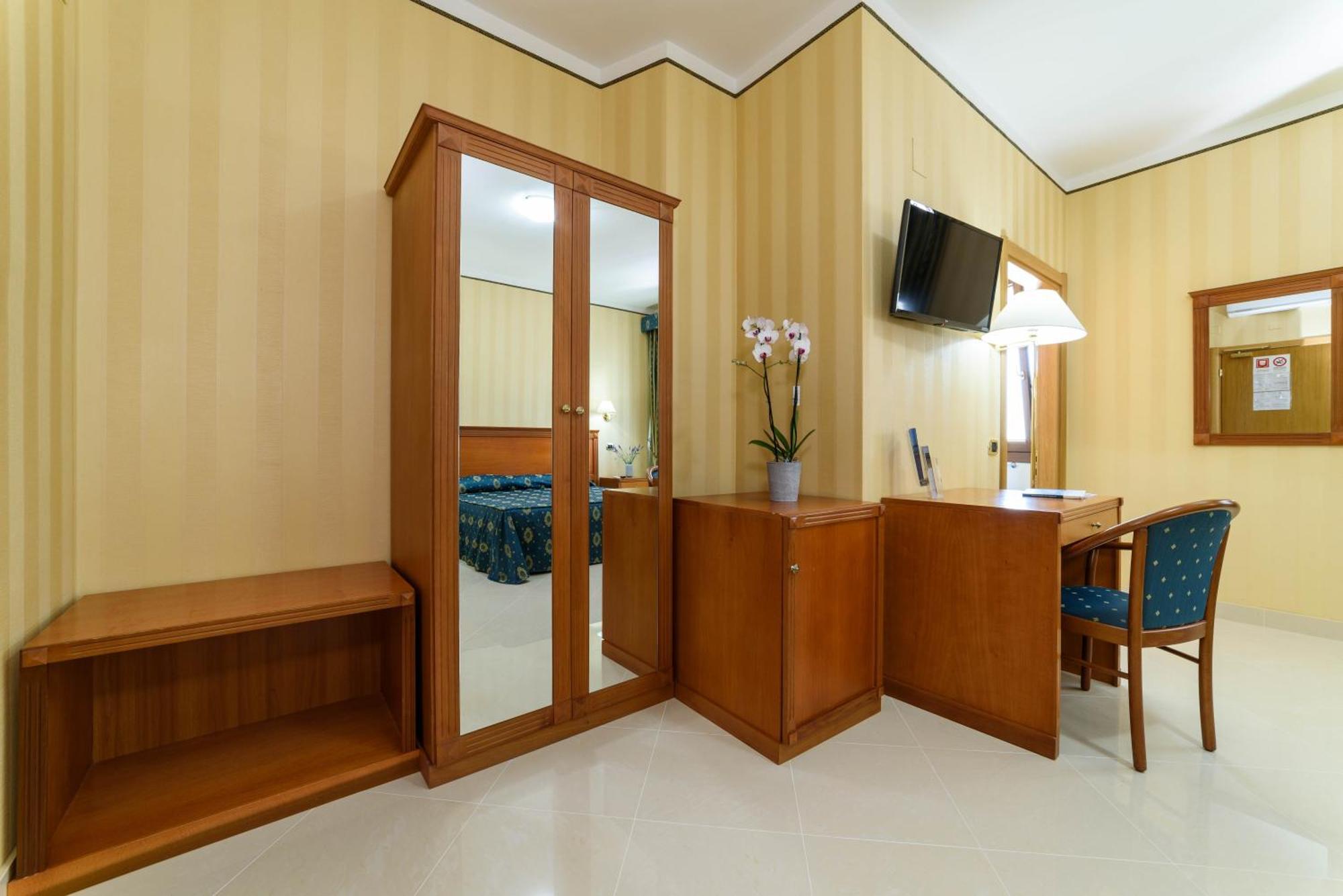 Hotel Hermitage Polla Bilik gambar